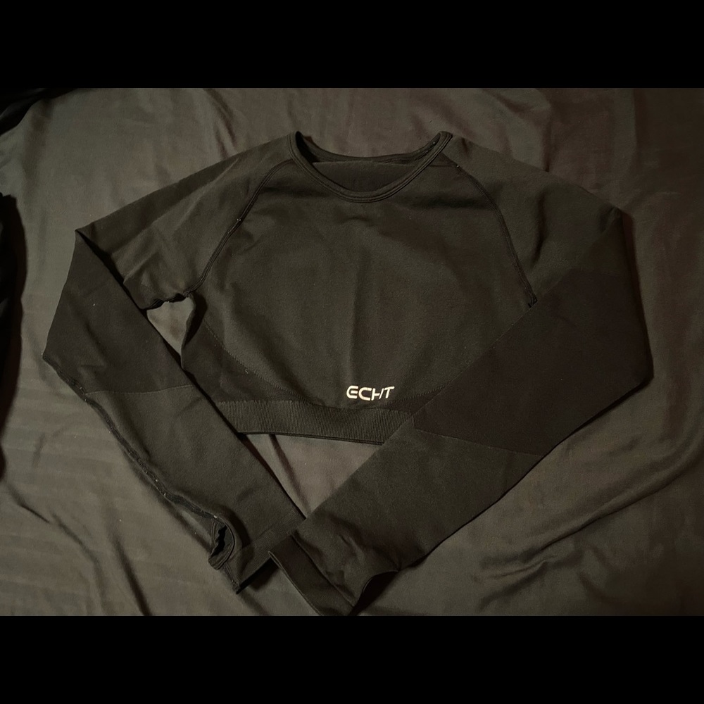 Echt long sleeve crop top